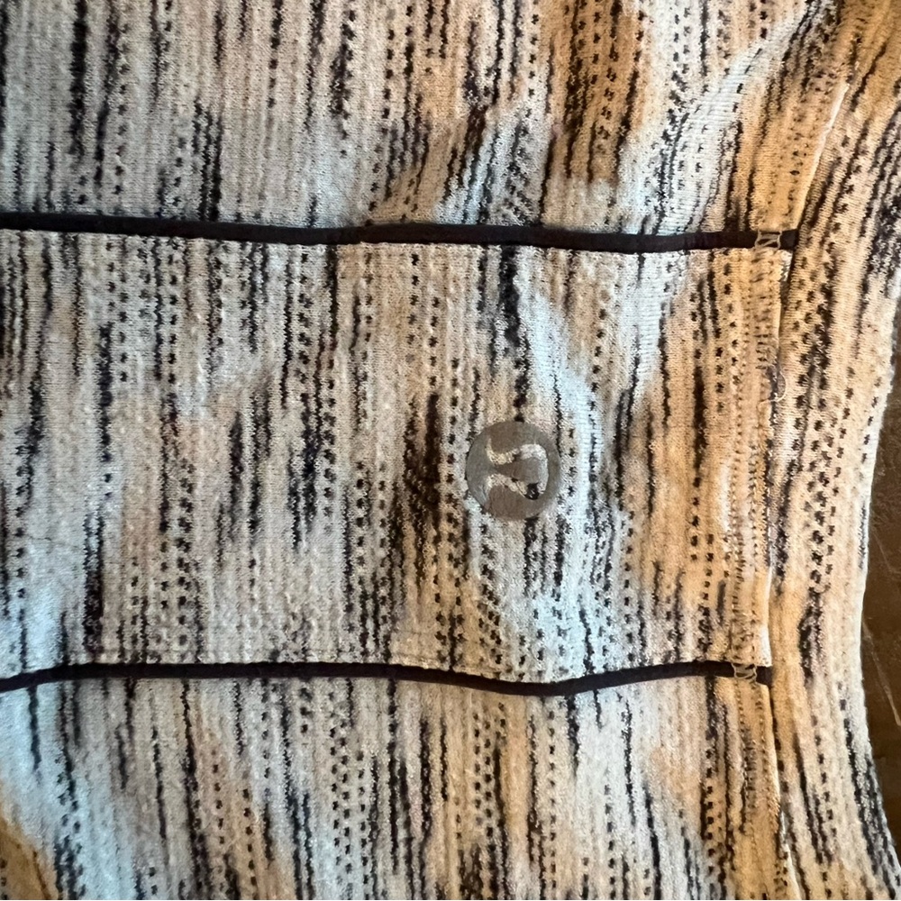 SOLD- Lululemon Grey and White Patterned Top